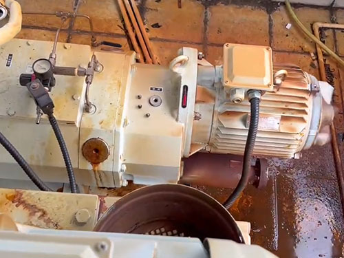 如何降低螺杆真空泵被腐蚀的可能